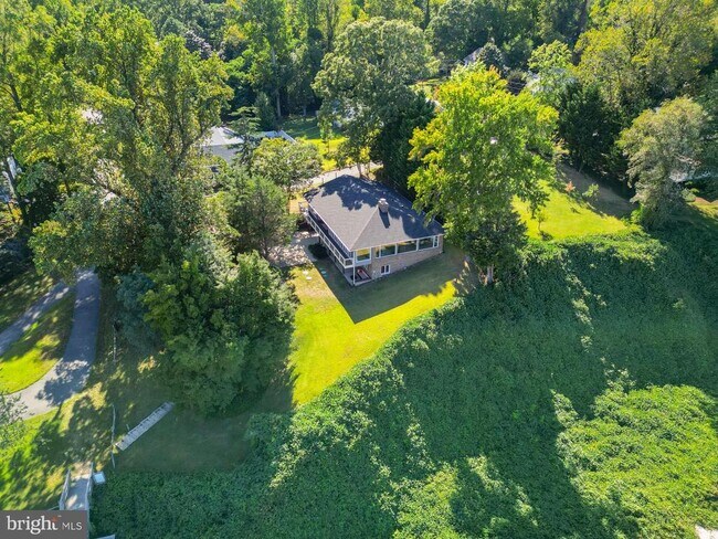 Building Photo - 5510 Beach Dr