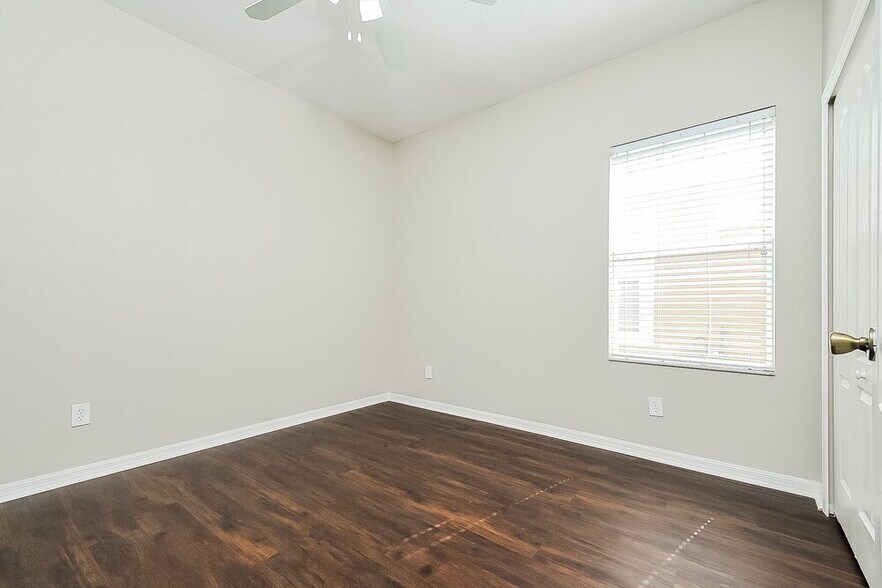 Building Photo - 6816 Surrey Oak Dr