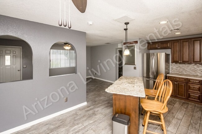 Building Photo - POOL HOME WITH CASITA