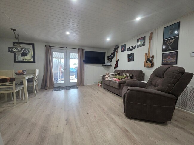 Building Photo - Charming Furnished 3-Bedroom Home in Willow Valley – Short-Term Rental!