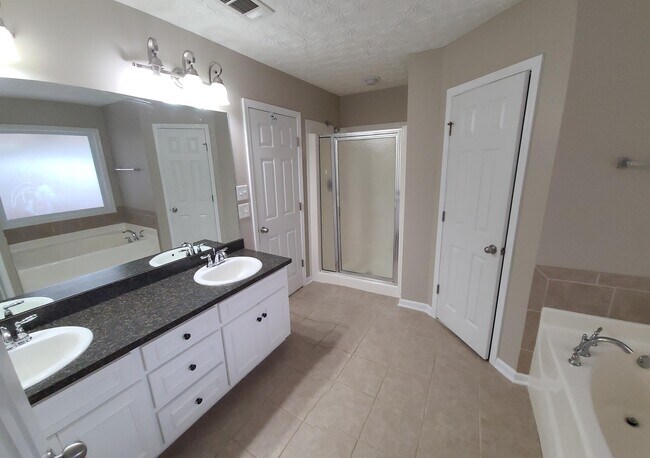 Building Photo - 9016 Scottsdale Ct