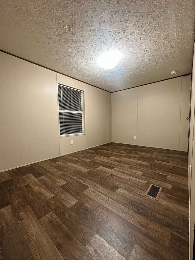 Building Photo - 2800 Fort Worth Dr