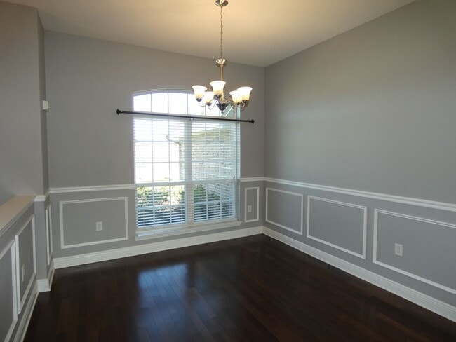 Building Photo - 4bed/3 bath/2 car garage/ 2400 sq ft in Wh...