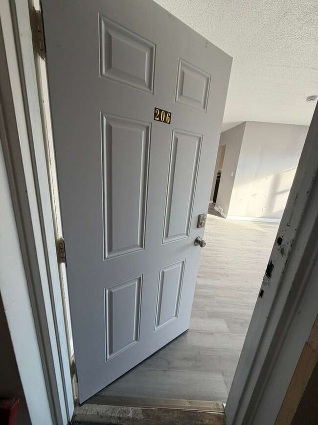 Building Photo - 1500 Luxor Rd