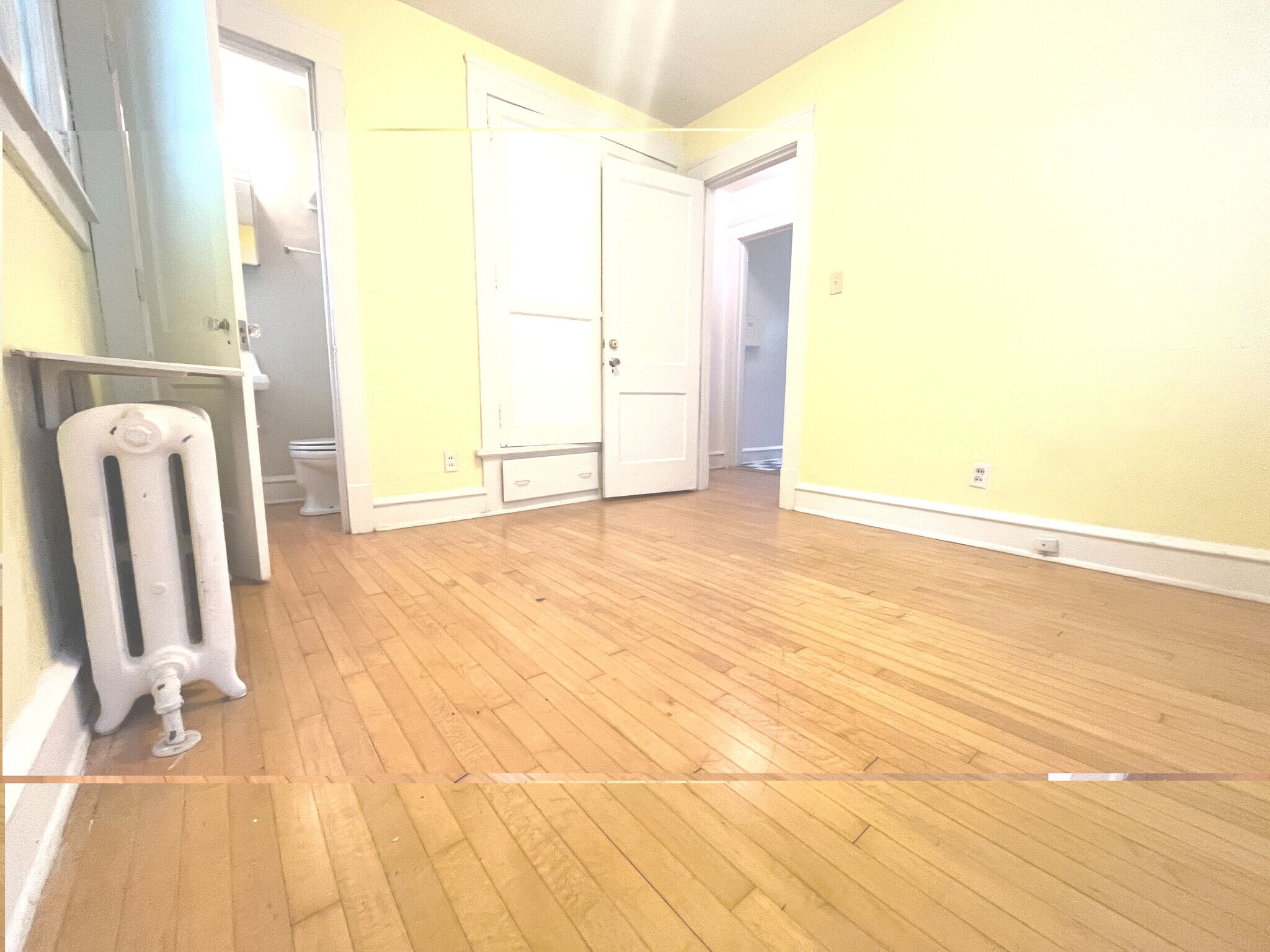 Building Photo - 2533 N Lake Dr