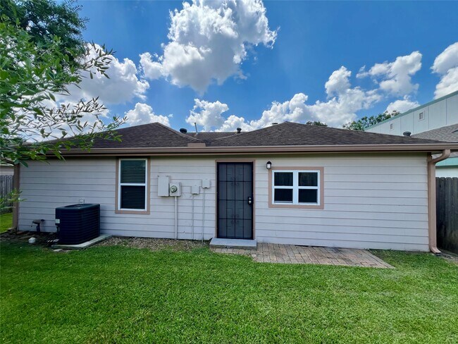 Building Photo - 11842 S Fairhollow Ln