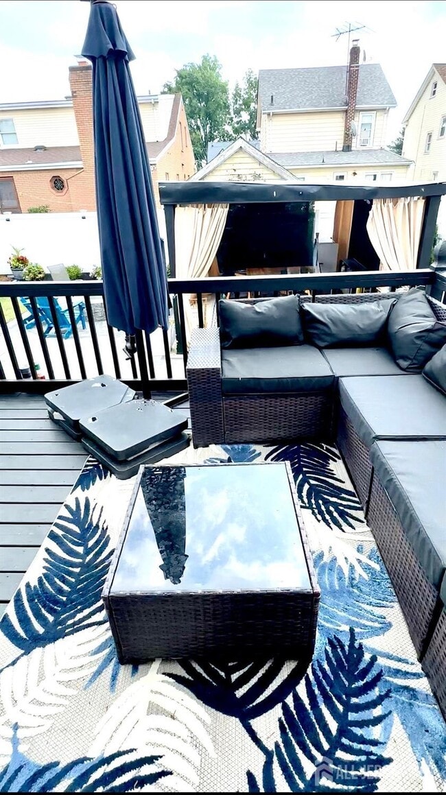 Building Photo - 985 Arnet Ave