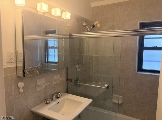 Building Photo - 3021 Edwin Ave