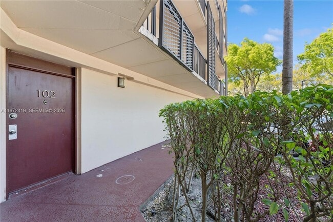 Building Photo - 3101 N Country Club Dr