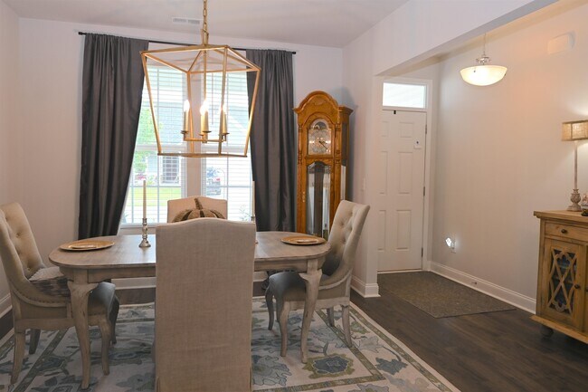 Building Photo - 2464 Campton Lp