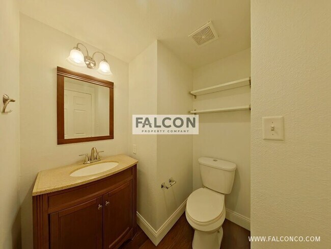 Building Photo - 673 Shooks Ln