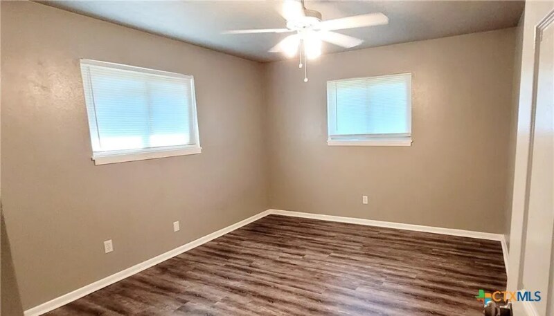 Building Photo - 613 Cedar Dr