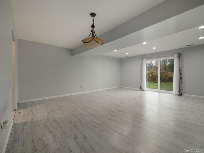 Building Photo - 276 Temple Hill Rd