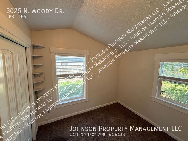 Building Photo - 3025 N Woody Ln