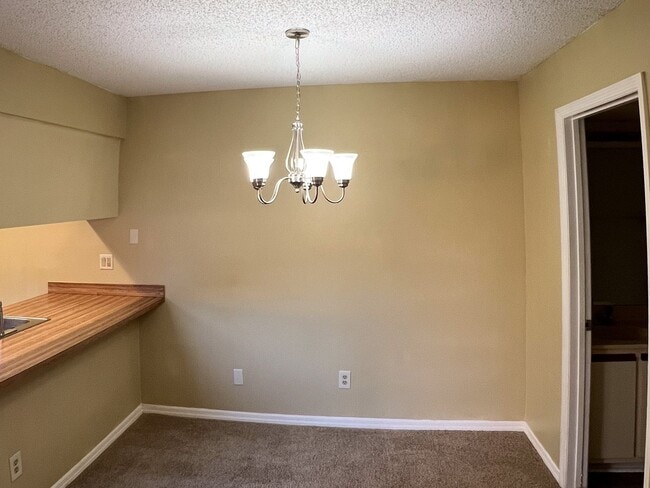Building Photo - Two-Bedroom 2 story townhome- Prime location off Conroy near Millenia!!
