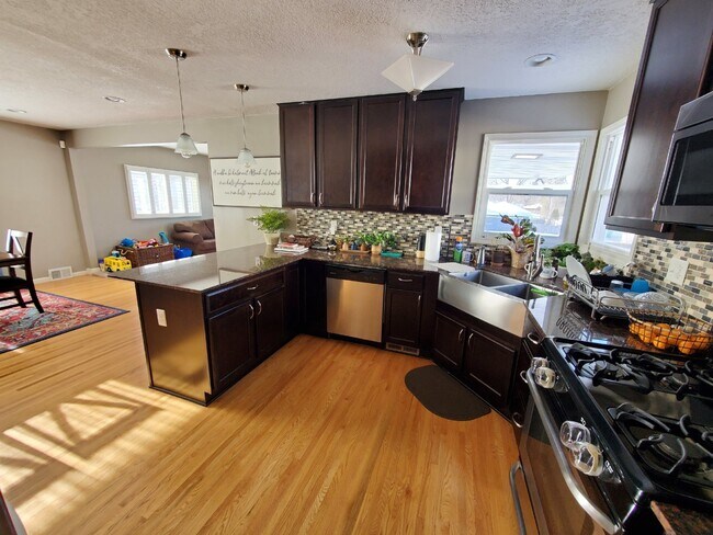 Building Photo - New Property Available for Rent in Saint L...