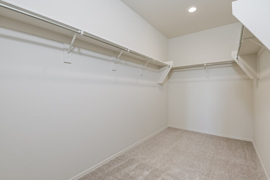 Building Photo - 836 W Calle Falerno