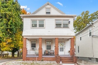 Building Photo - 427 Benner St