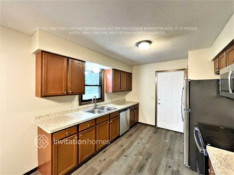 Building Photo - 7948 Quail Ave N