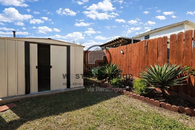 Building Photo - 8732 Polo Dr