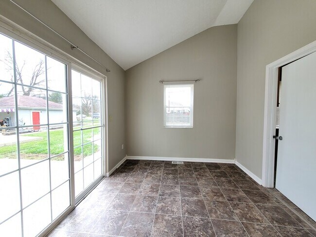 Building Photo - 1915 Little Ave