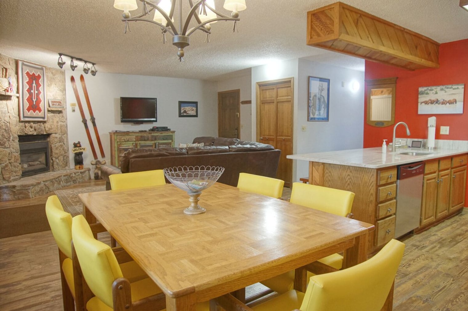 Building Photo - 2700 Village Dr
