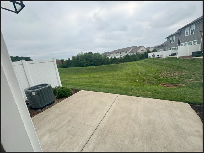 Building Photo - 16 Holland Ridge Cir