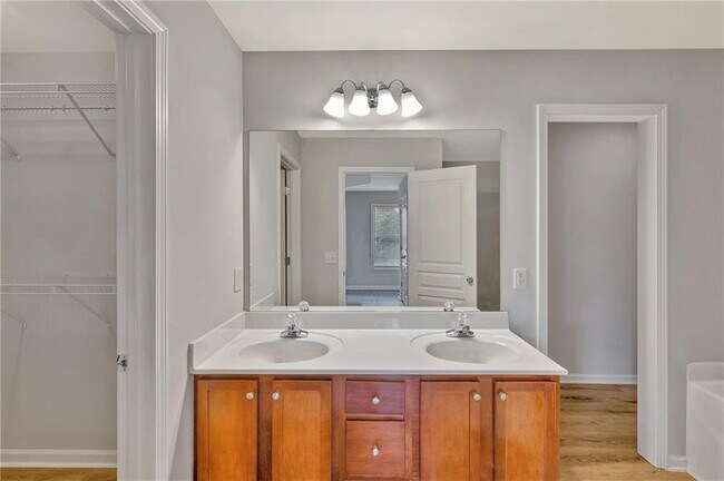 Building Photo - 2187 Oakland Grove Pl