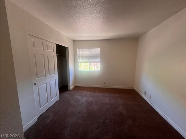 Building Photo - 4972 River Glen Dr