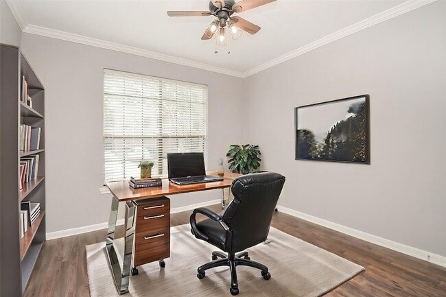 Building Photo - 2255 Braeswood Park Dr