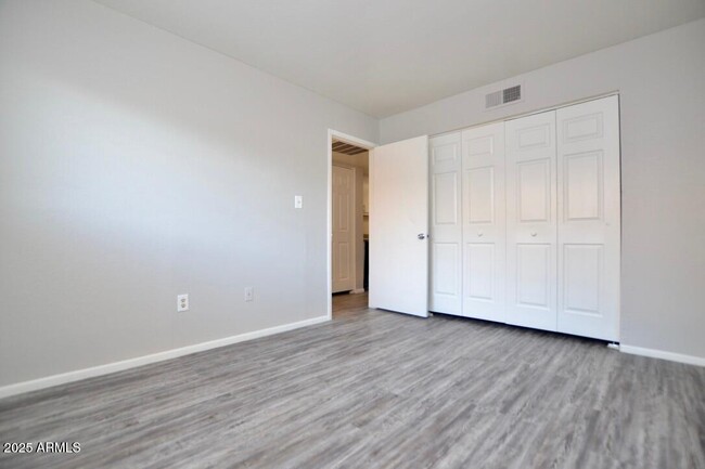 Building Photo - 3004 E Waltann Ln