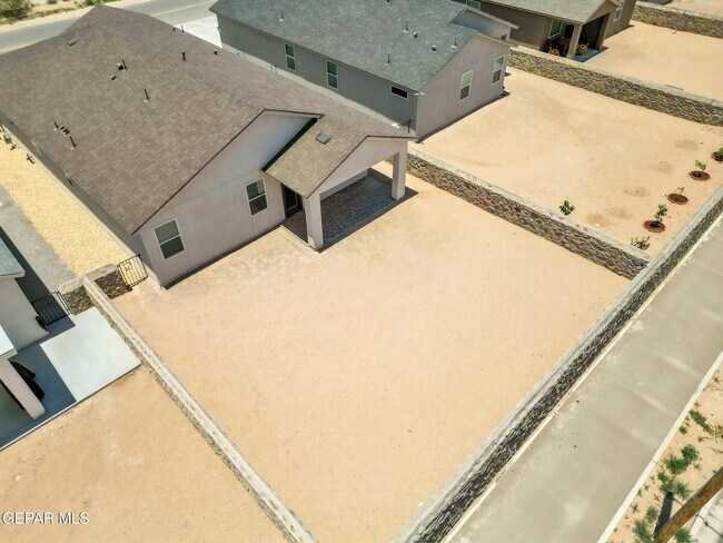 Building Photo - 1644 Folkstone St