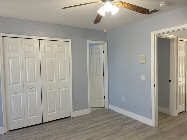 Building Photo - 212 Purslane Pass