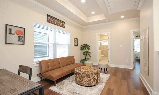 Building Photo - 3537 Mt Pleasant St