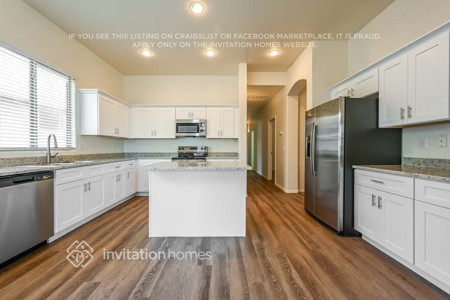 Building Photo - 16823 W Ocotillo St