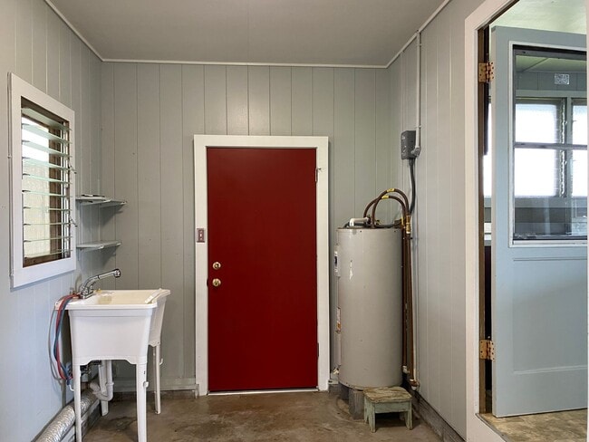 Building Photo - 123 Punahele St