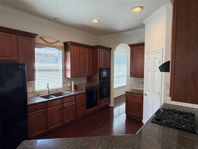 Building Photo - 27 Yacht Harbor