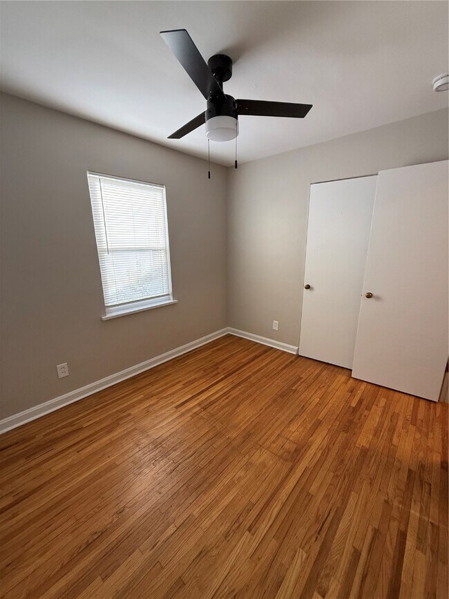 Building Photo - 7128 Yates St