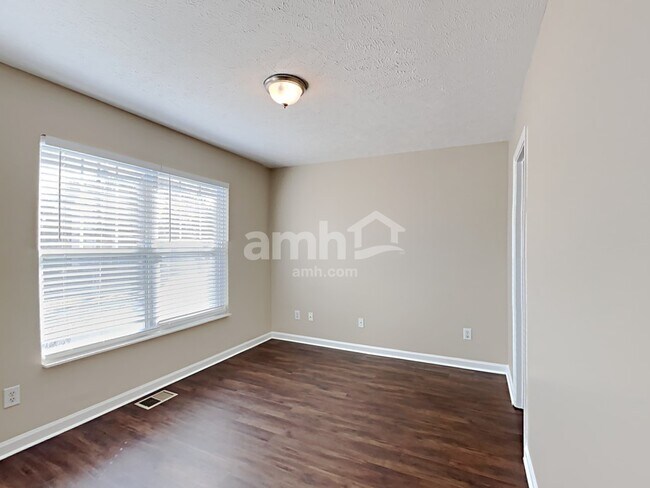 Building Photo - 4568 Hawthorn Dr