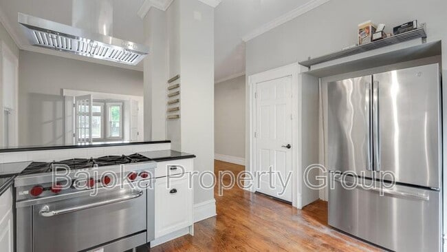 Building Photo - 1510 Trumbull St