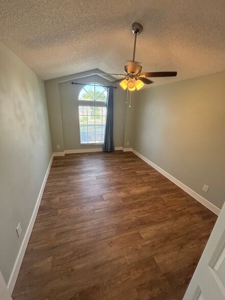 Second bedroom - 1093 Kelly Creek Cir