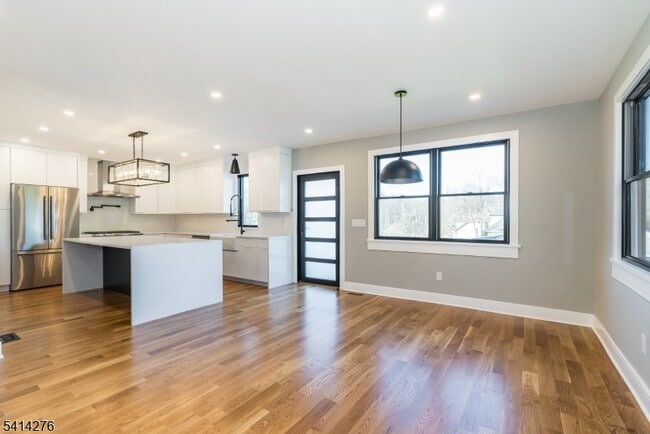 Building Photo - 76 Burnet Rd