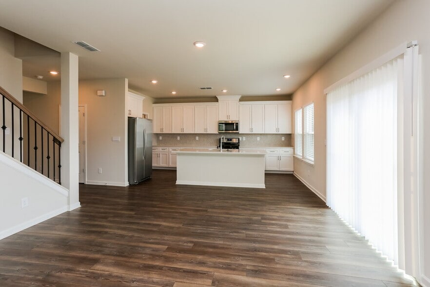 Building Photo - 5833 Hackberry Ln