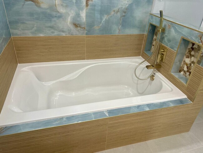 Building Photo - 3933 SW Kakopo St