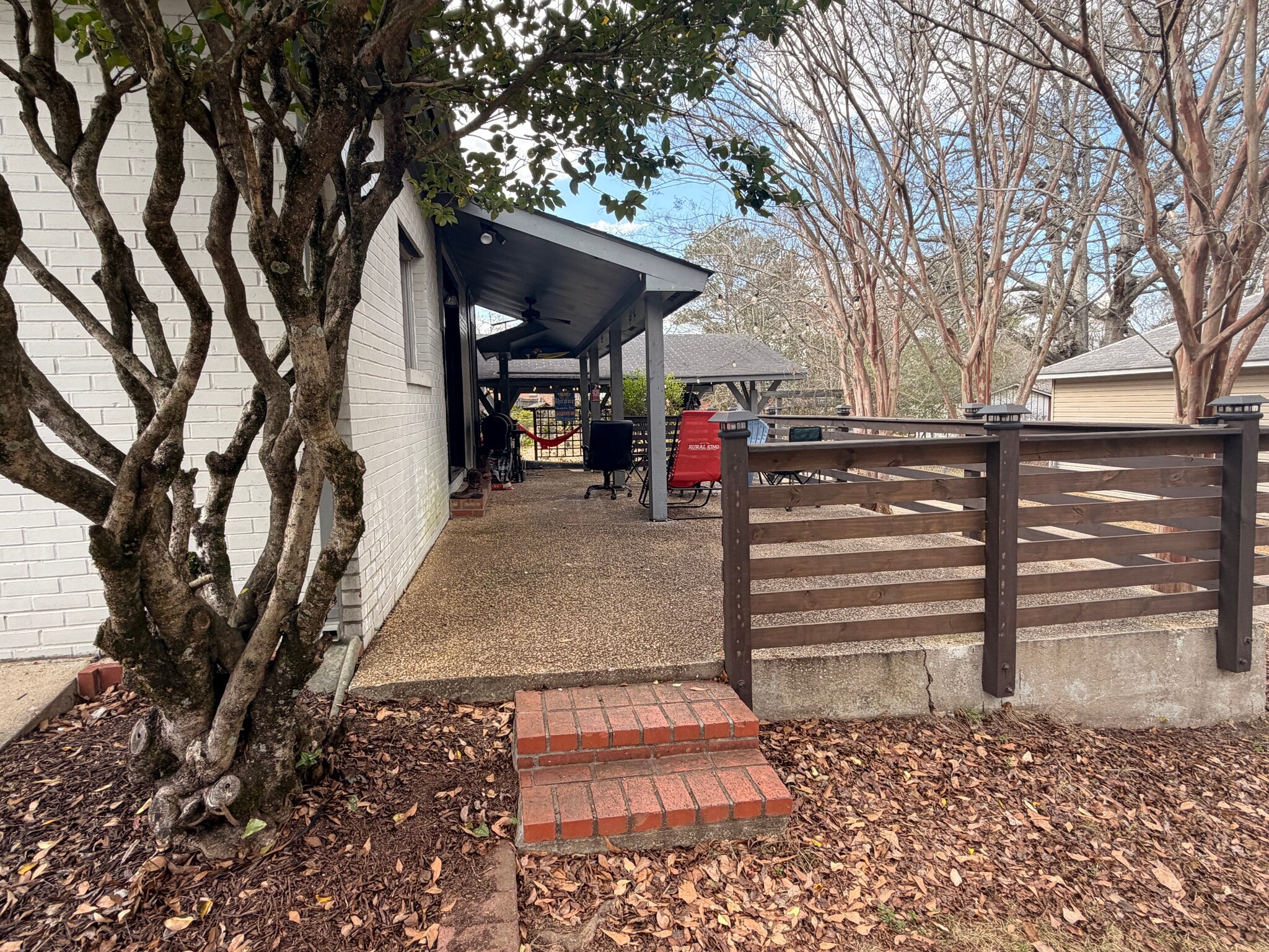 Building Photo - 321 Village Dr