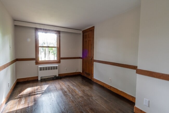 Building Photo - 291 Linden St