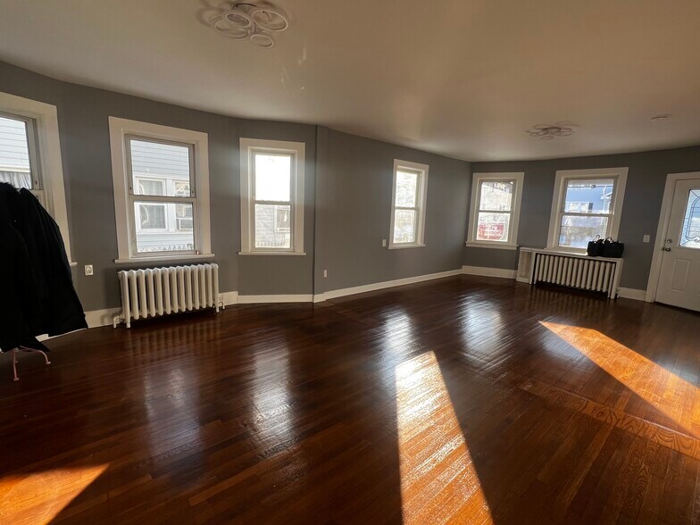 Building Photo - 111 Lafayette St