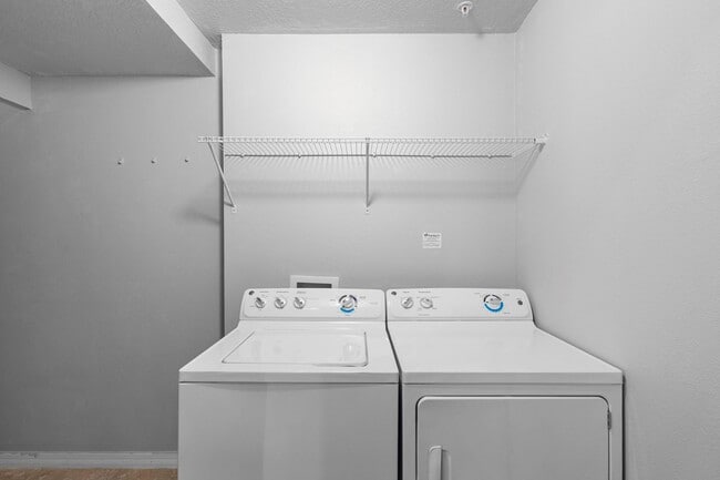 Building Photo - 6562 S Goldenrod Rd