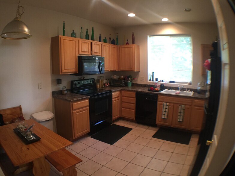Large kitchen with a breakfast nook - 2850 Kansas Dr Unit D