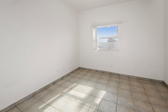 Building Photo - Long Term, Unfurnished Rental in Imperial ...